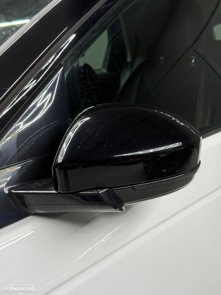 Land Rover Discovery Sport P300e R-Dynamic SE - 18