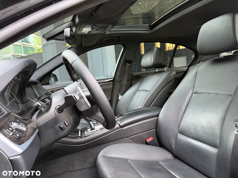 BMW Seria 5 528i xDrive - 15