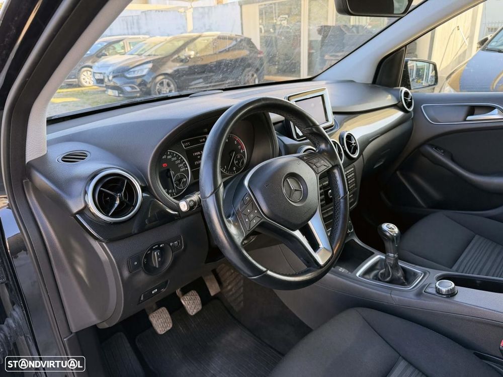 Mercedes-Benz B 180 d Style - 12