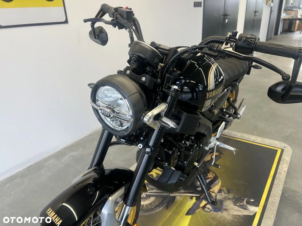 Yamaha XSR - 8