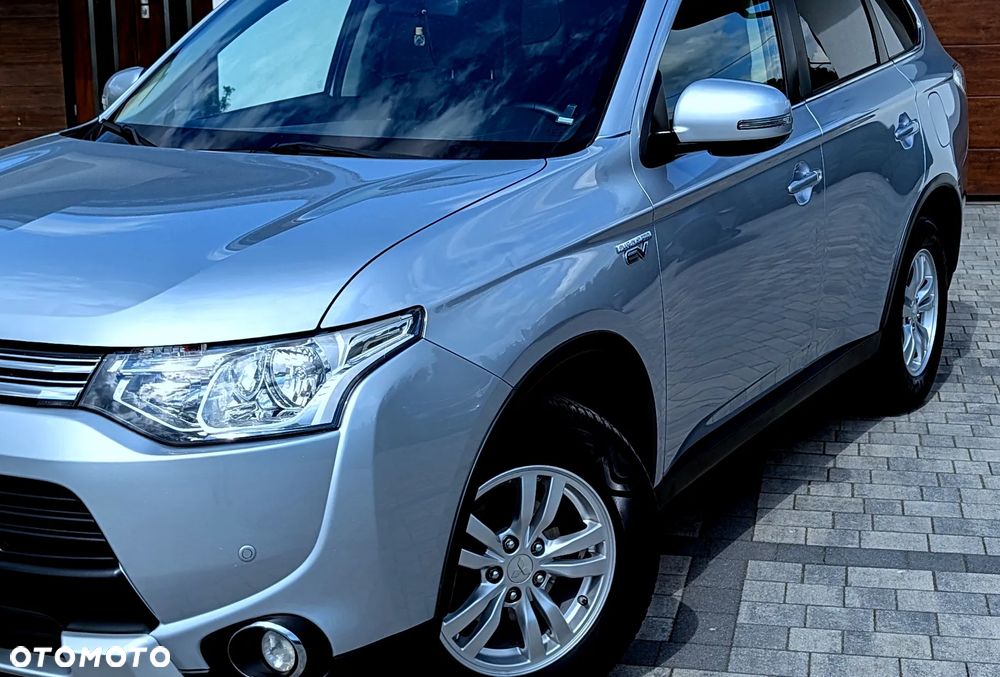 Mitsubishi Outlander Instyle NAVI + - 28