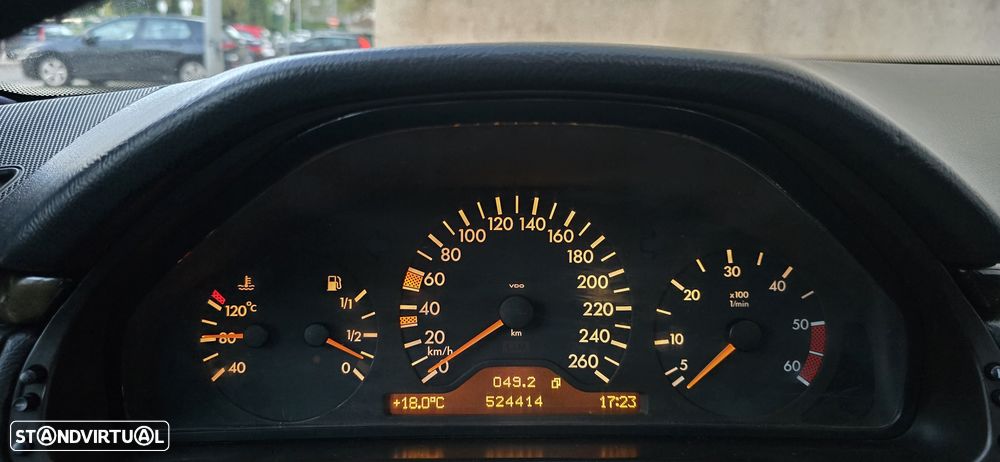 Mercedes-Benz E 300 TD Classic - 9