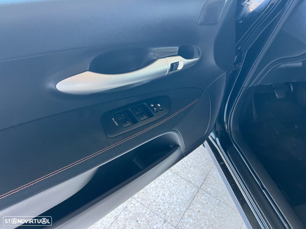 Toyota Auris 1.4 D-4D Exclusive+P.Sport - 23