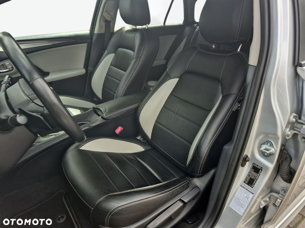 Toyota Avensis 1.8 Prestige MS - 13