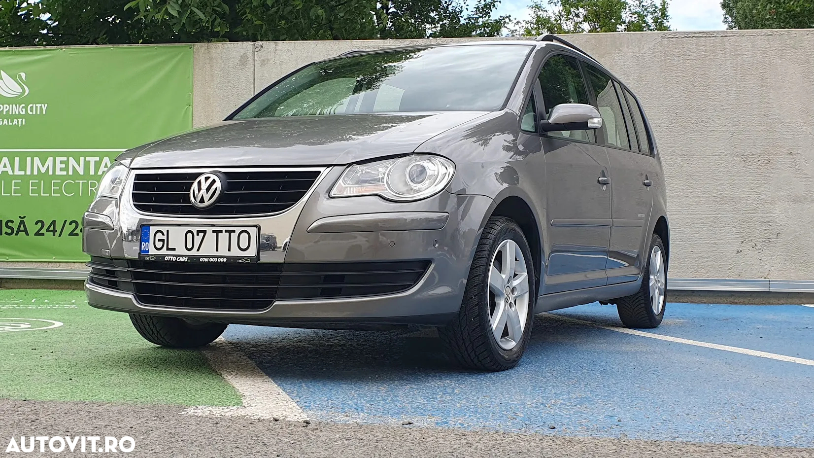 Volkswagen Touran 1.9 TDI DSG United - 12