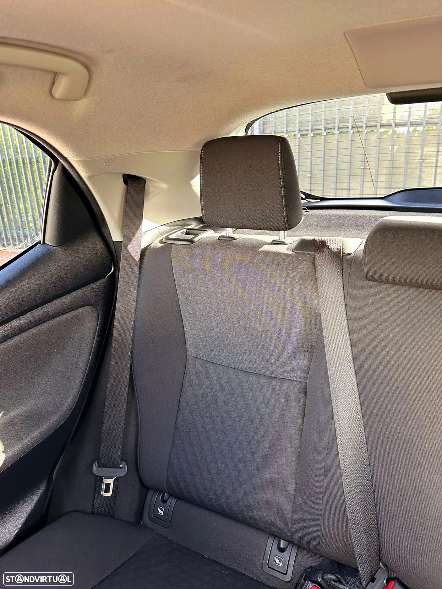 Toyota Yaris 1.5 HDF Comfort Plus - 21