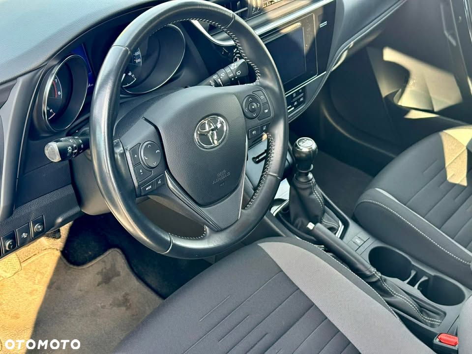 Toyota Auris 1.6 Premium - 4