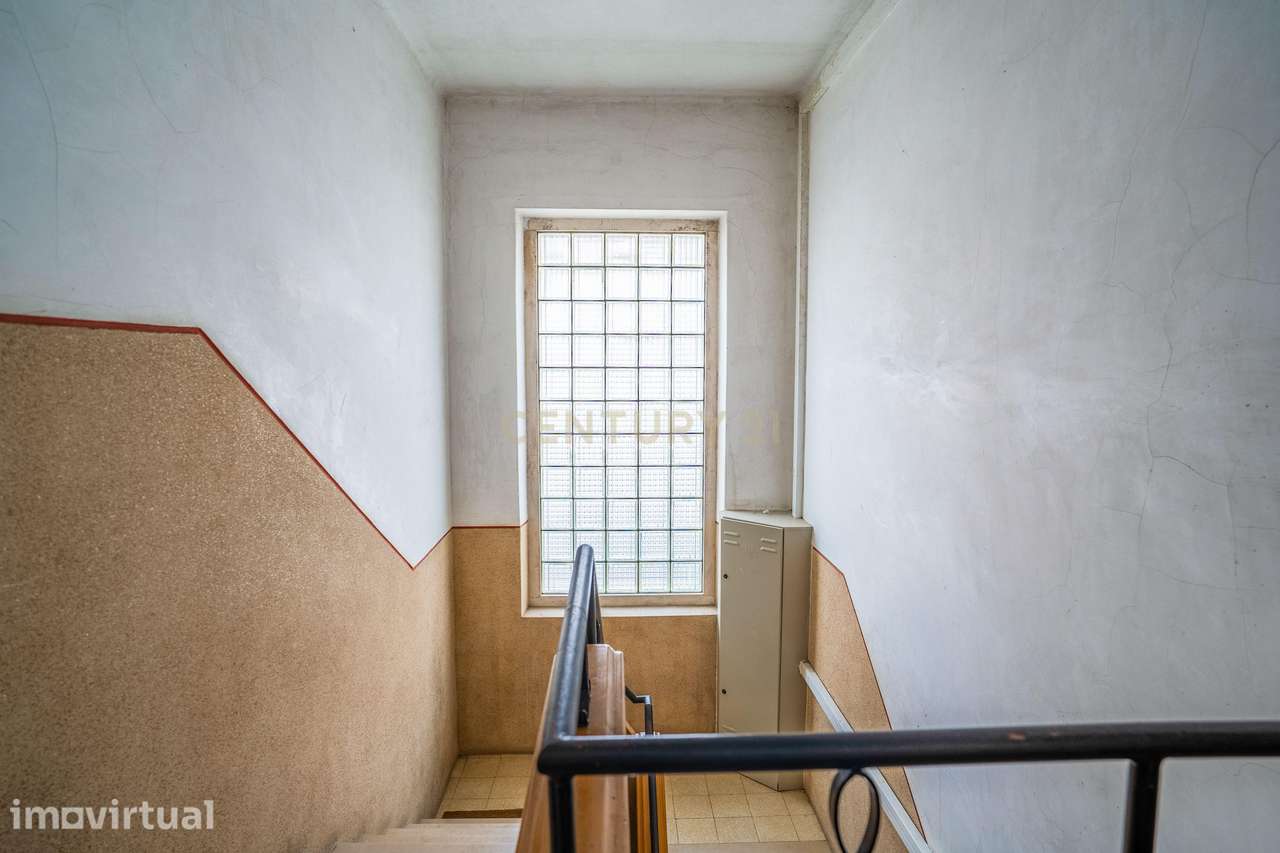 Apartamento T2 para Renovar nos Bairros dos Arneiros – Caldas da Rainh - Grande imagem: 4/21
