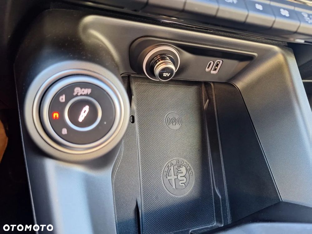 Alfa Romeo Tonale 1.3 PHEV Q4 Veloce - 27