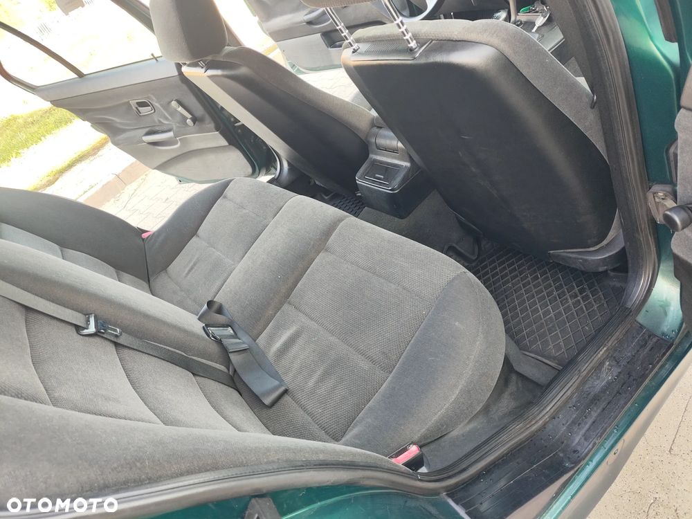BMW Seria 3 316i - 28