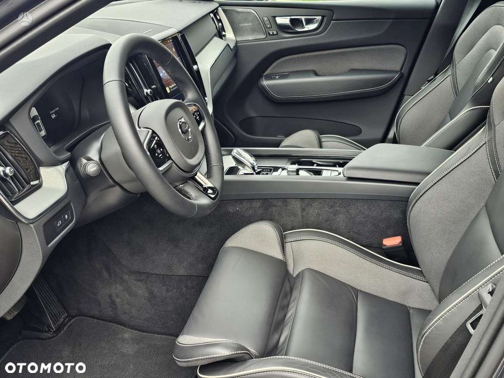 Volvo XC 60 T8 AWD Ultra Black Edition Signature - 6