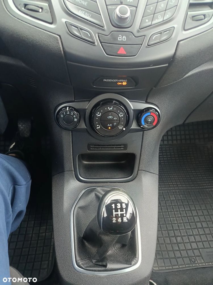 Ford Fiesta 1.5 TDCi SYNC Edition - 16