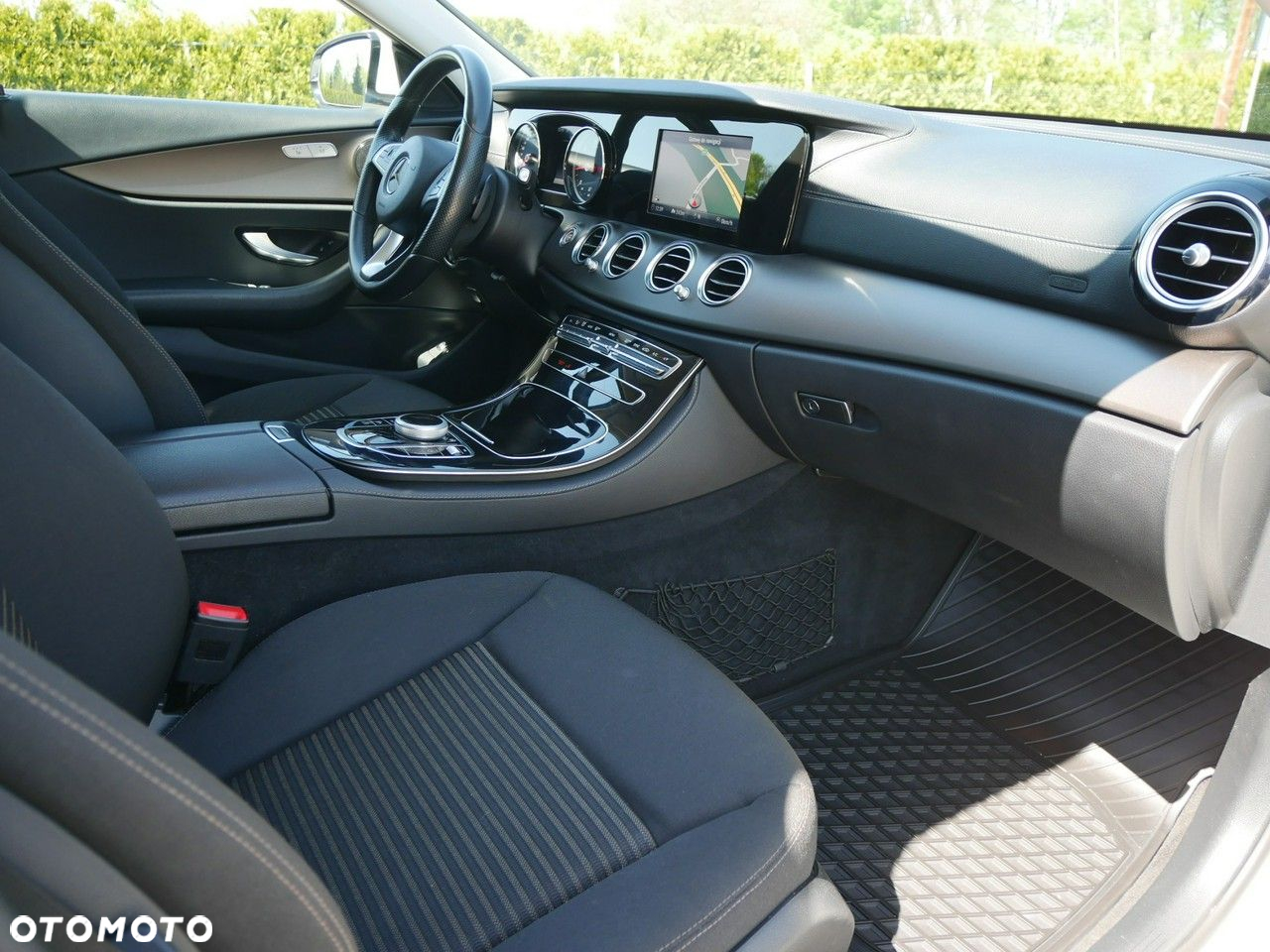 Mercedes-Benz Klasa E 220 d 9G-TRONIC - 22