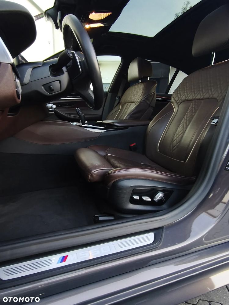 BMW Seria 5 M550i xDrive sport - 18