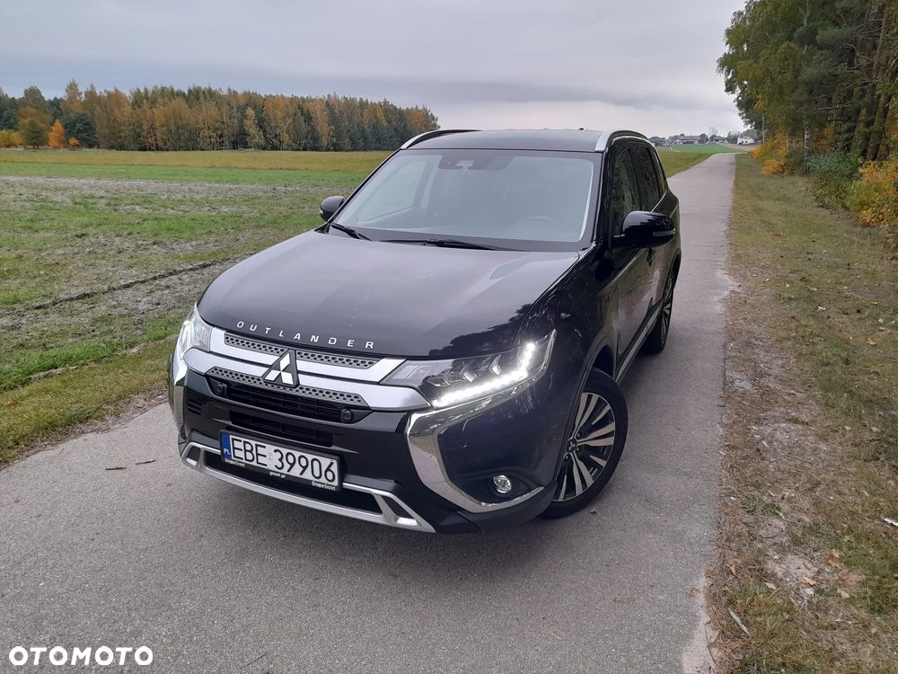 Mitsubishi Outlander 2018 photo 2