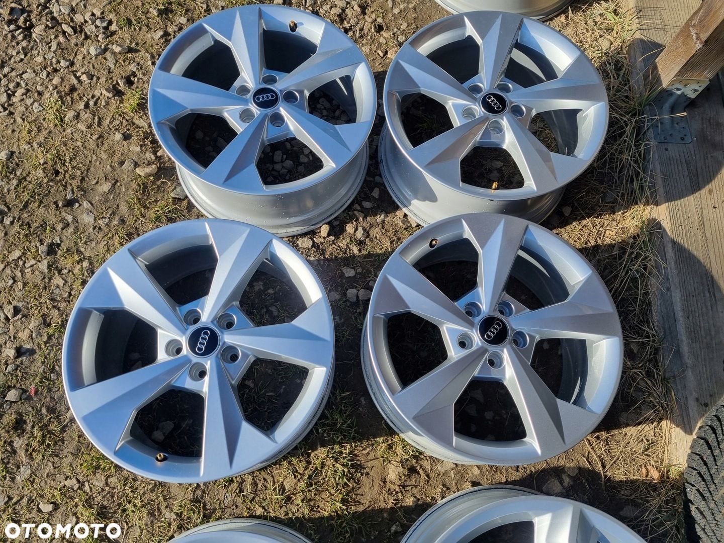 AUDI 8Y0 A3,Q3,VW GOLF,SKODA,SEAT LEON alu 8X18 ET44 5X112 4szt.super stan - 1
