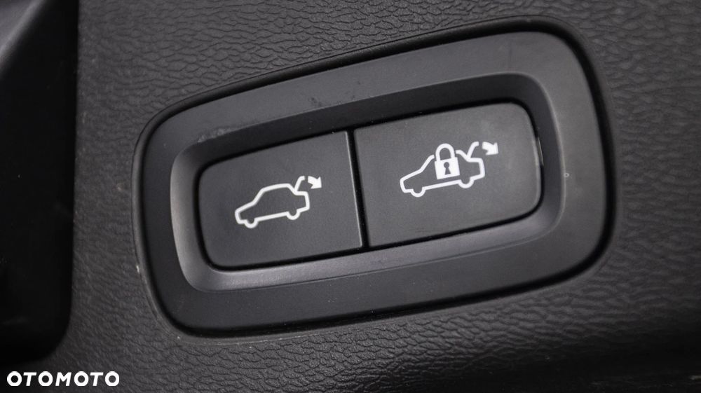 Volvo XC 60 B4 D AWD Plus Dark - 33