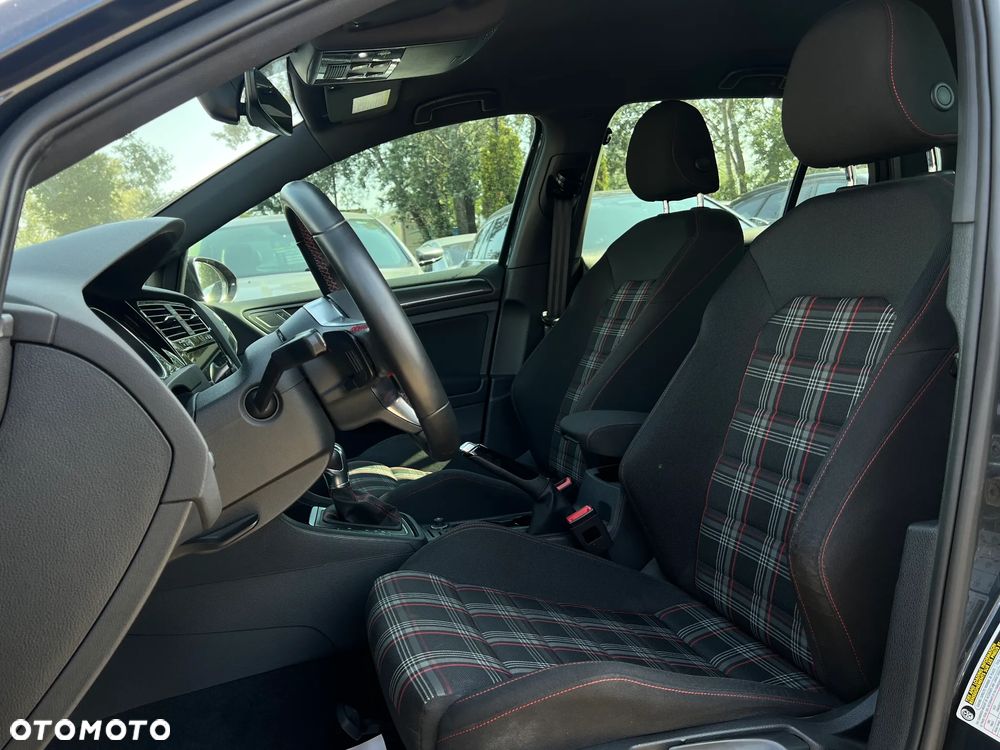 Volkswagen Golf - 14