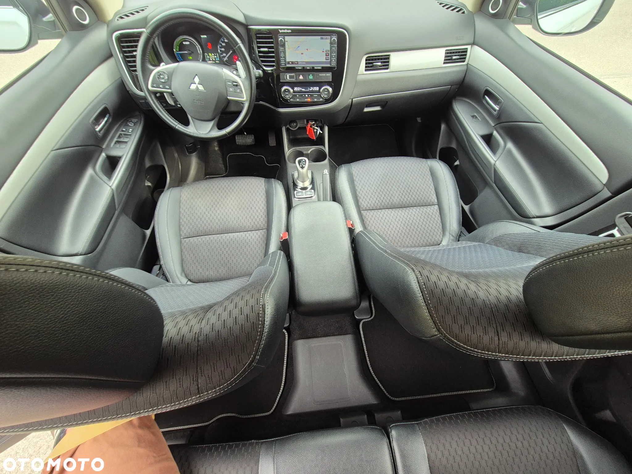 Mitsubishi Outlander 2.0 4WD Plug-In Hybrid - 7