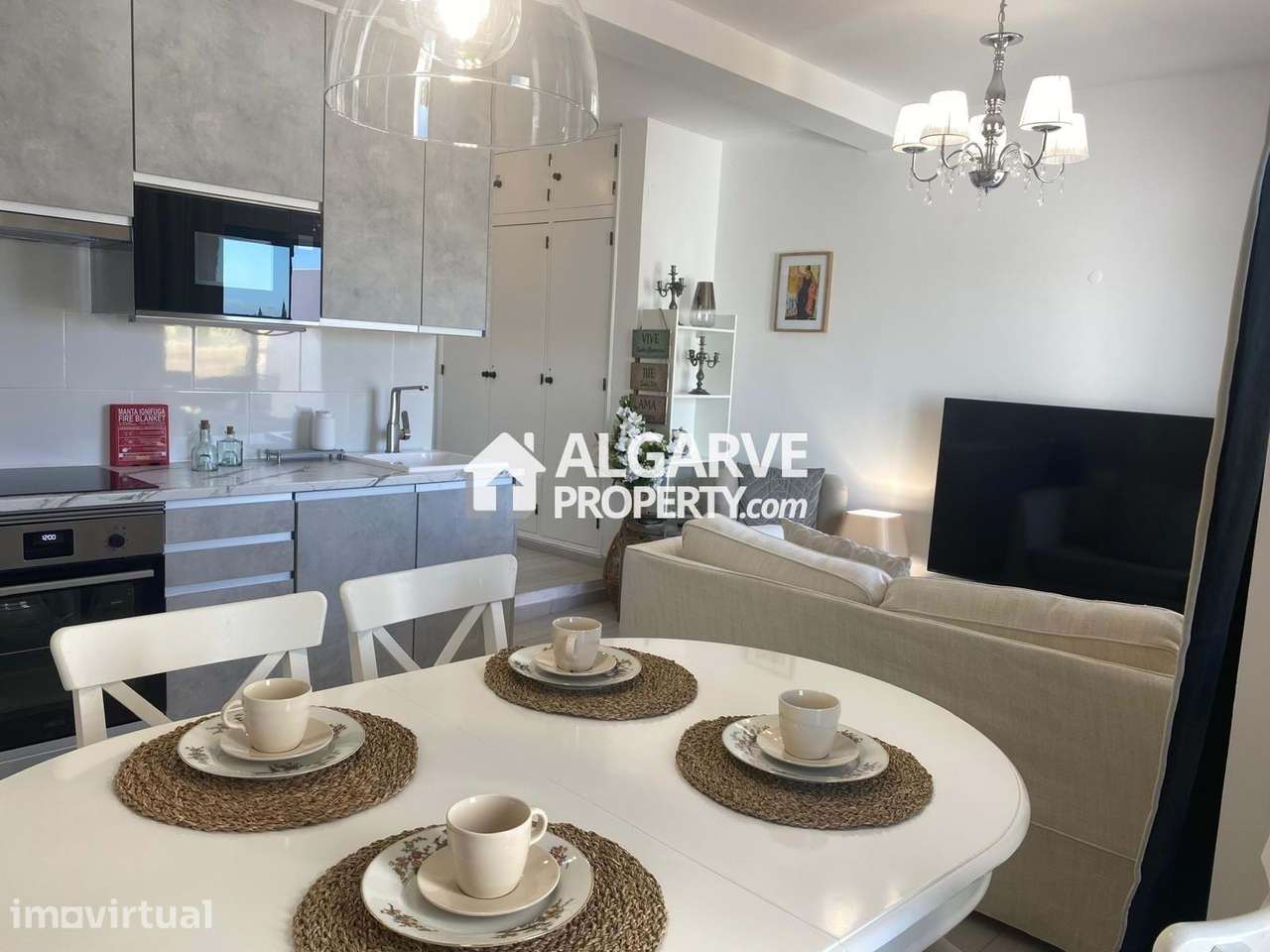 Apartamento T2 totalmente renovado em zona tranquila perto da Praia e - Grande imagem: 4/21