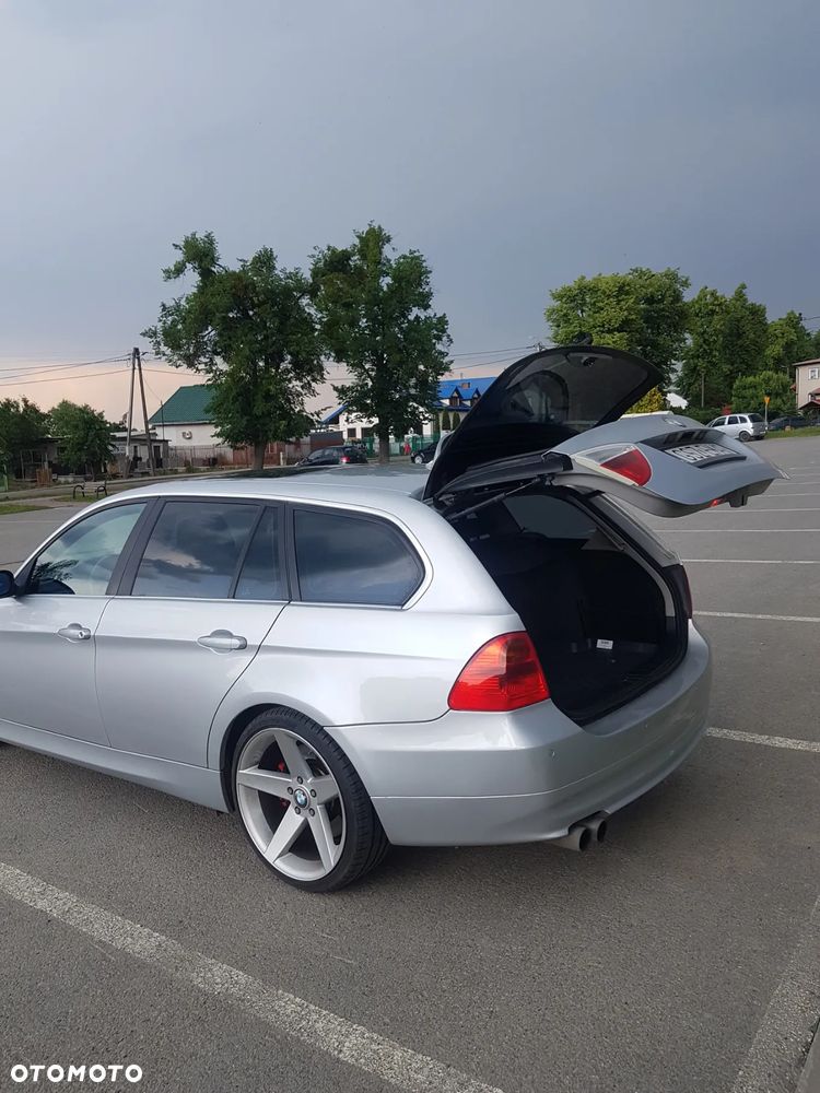 BMW Seria 3 330xi Touring - 3