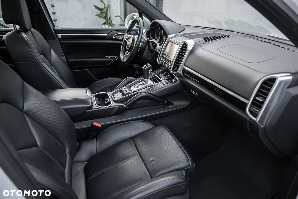 Porsche Cayenne S Diesel Platinum Edition - 35