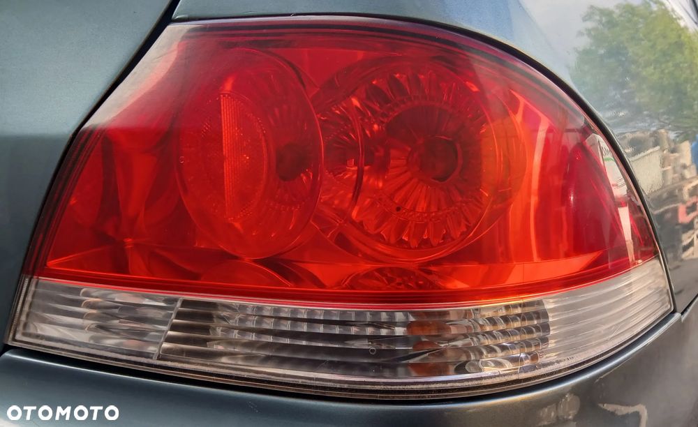 Mitsubishi Lancer VII  lampa tył tylna prawa lewa sedan