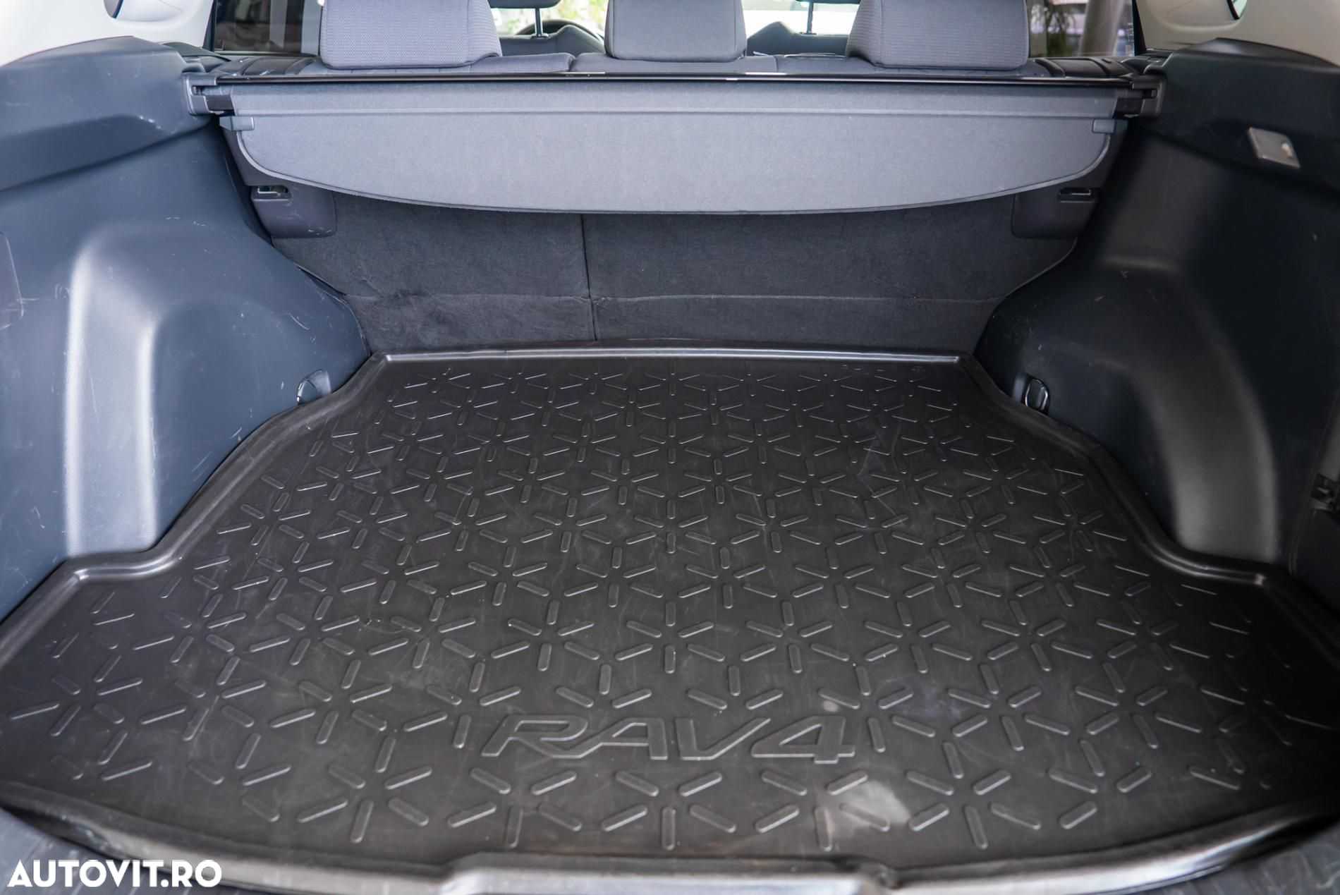 Toyota RAV4 - 10