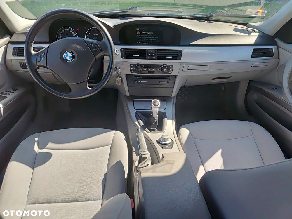 BMW Seria 3 318i - 9