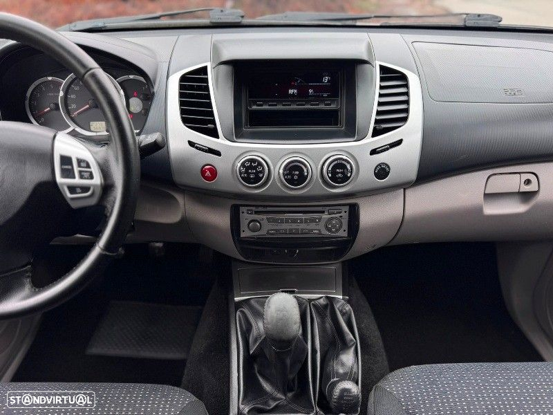 Mitsubishi L200 2.5 DI-D CD Invite AC 4WD - 25