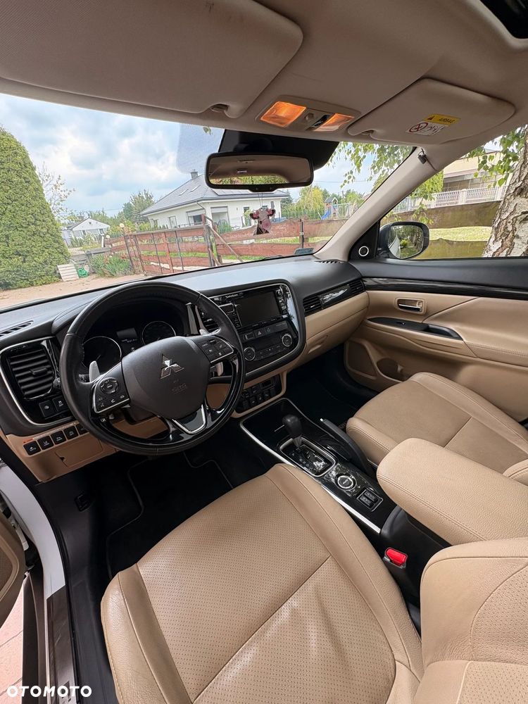 Mitsubishi Outlander 2.0 Instyle Navi 4WD CVT - 3