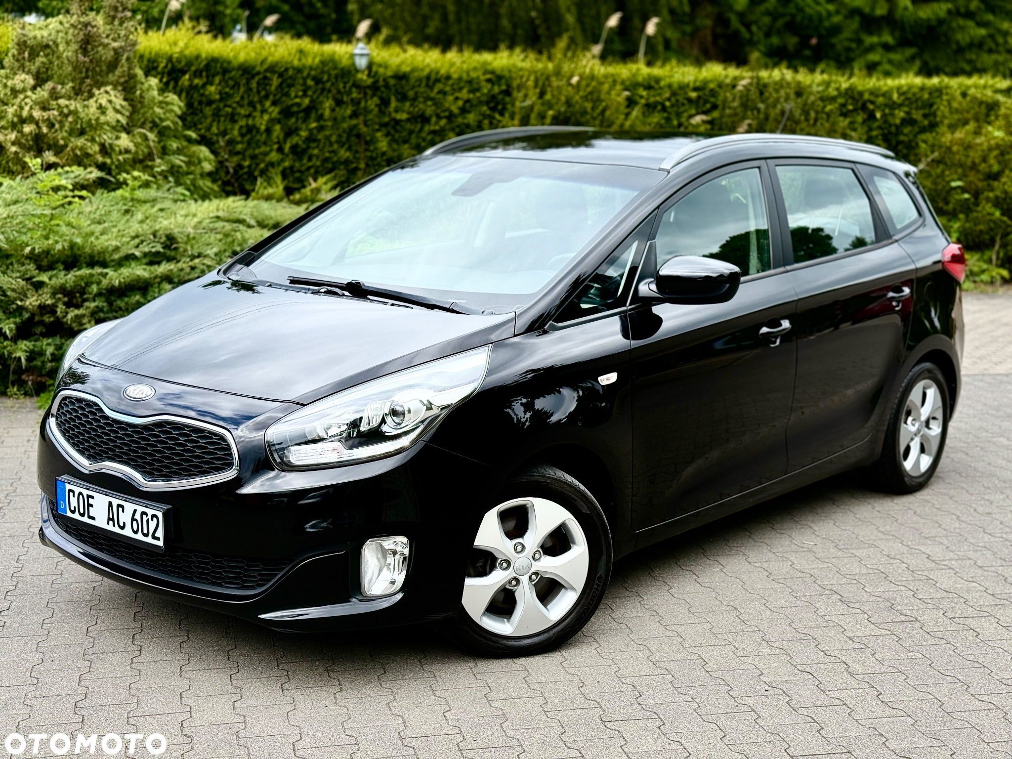 Kia Carens 1.6 GDI Dream Team Edition - 16