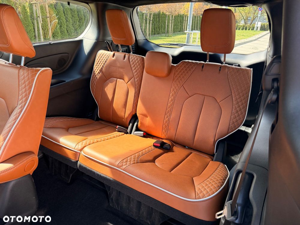 Chrysler Pacifica - 30