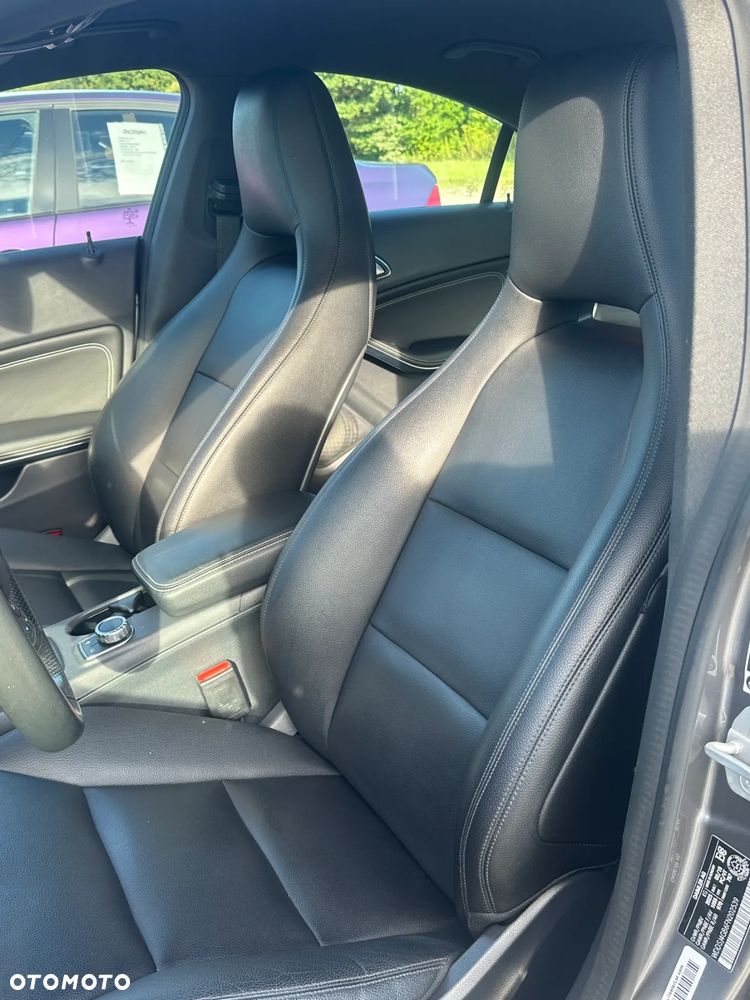 Mercedes-Benz CLA 250 4Matic 7G-DCT AMG Line - 10