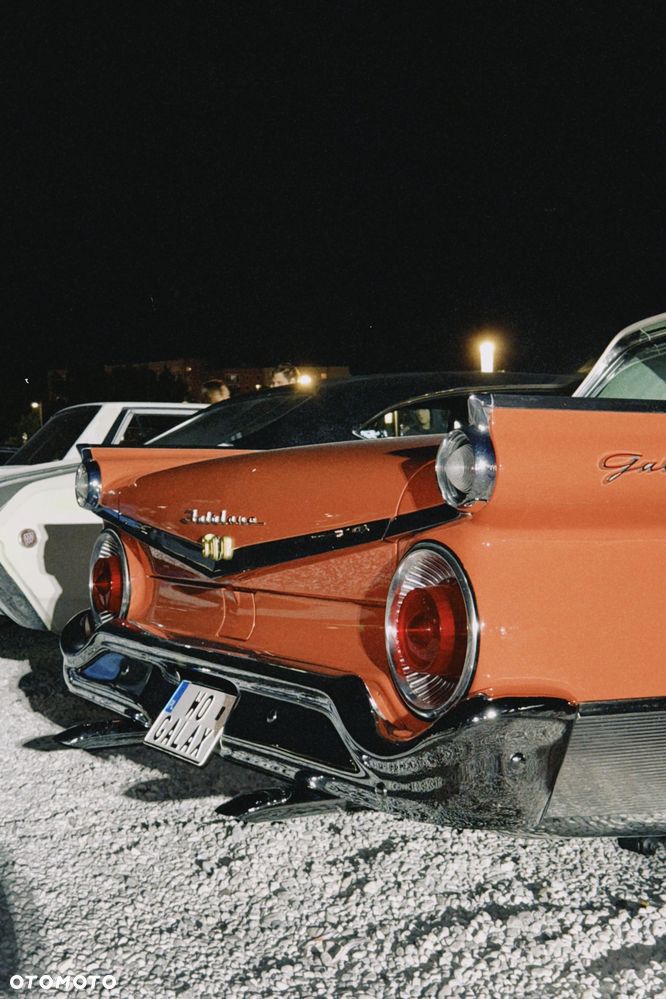 Ford Fairlane - 23