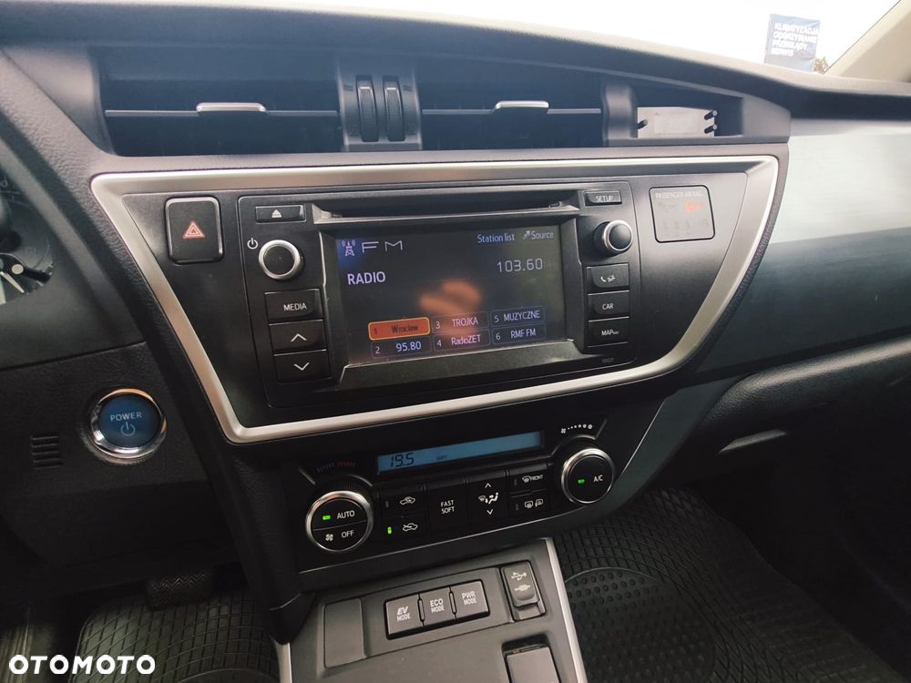 Toyota Auris 1.8 HSD Sol - 9