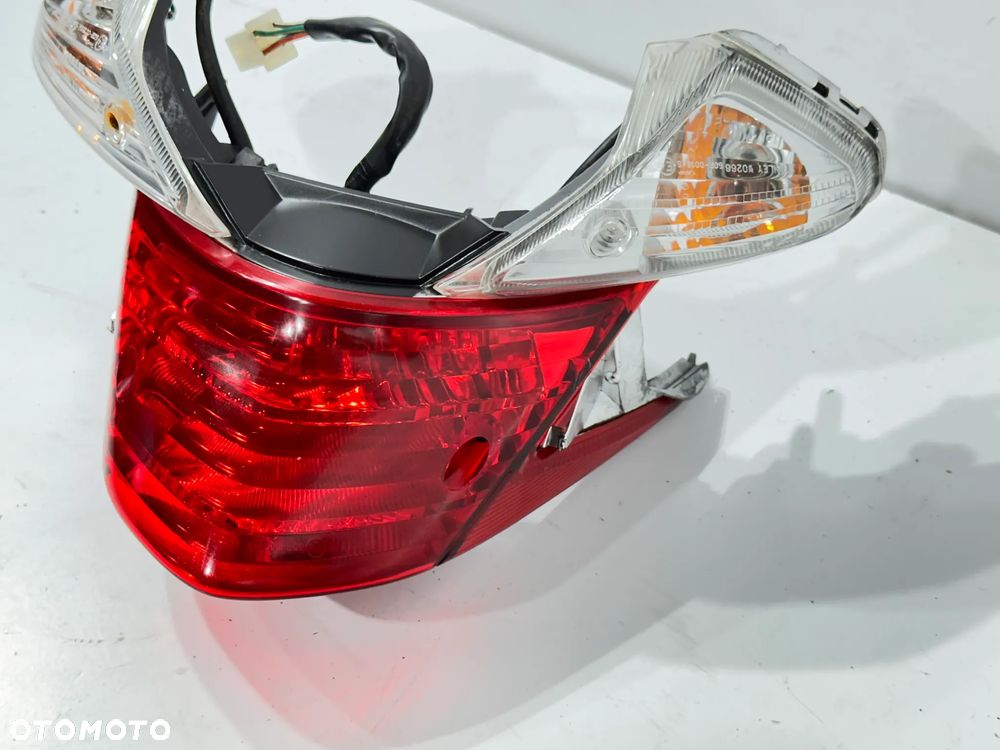 Lampa tył Honda Vision 50 NSC - 2