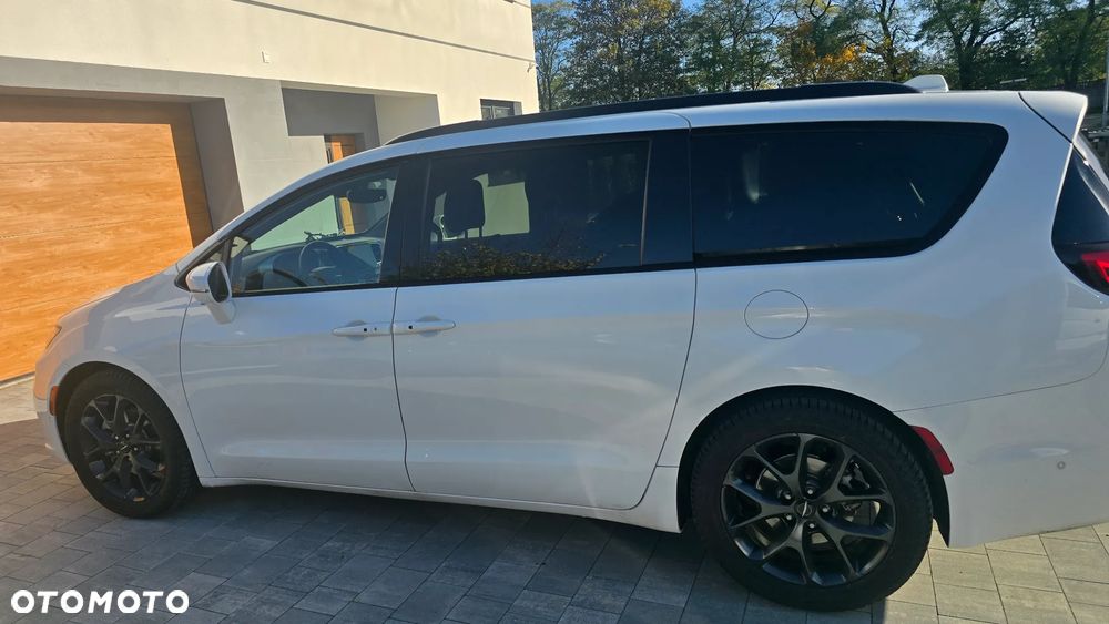 Chrysler Pacifica - 8
