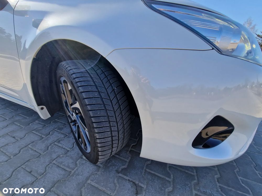 Toyota Avensis 1.8 Style MS - 8