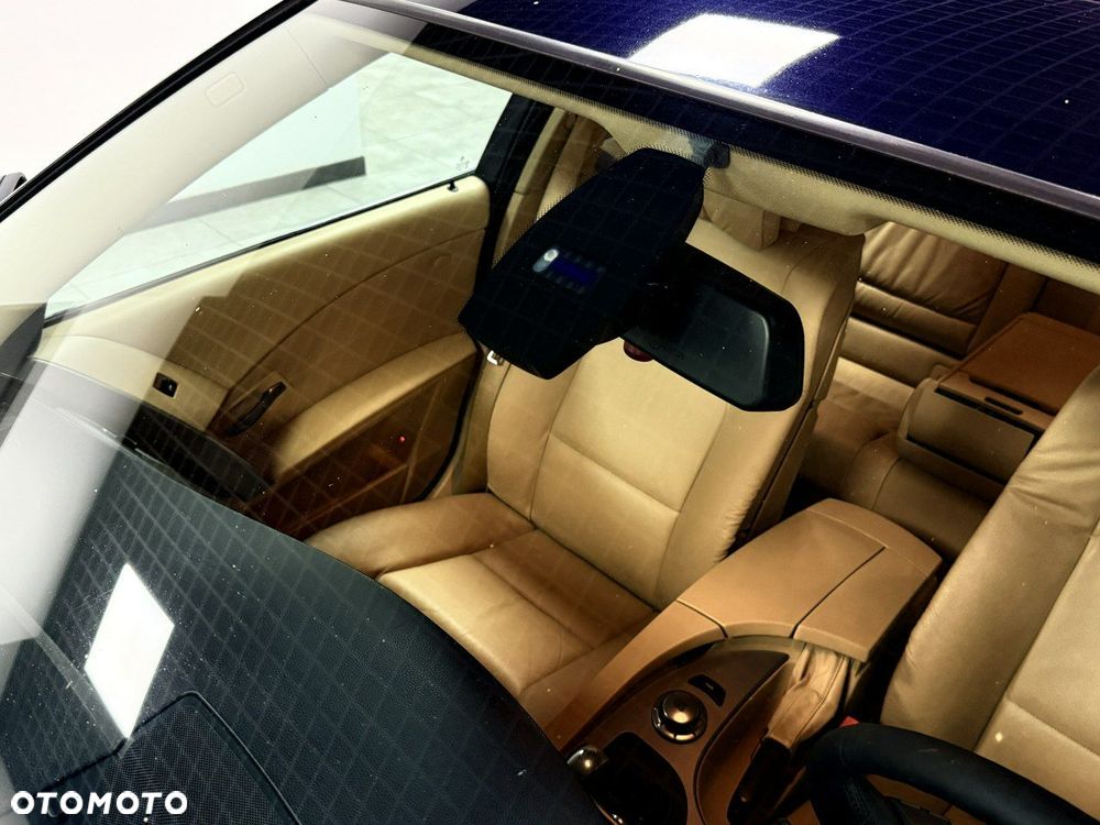 BMW Seria 5 525i Touring - 10