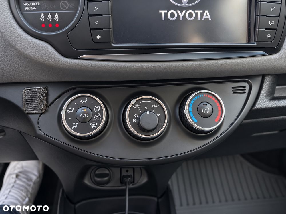 Toyota Yaris 1.33 Premium EU6 - 12