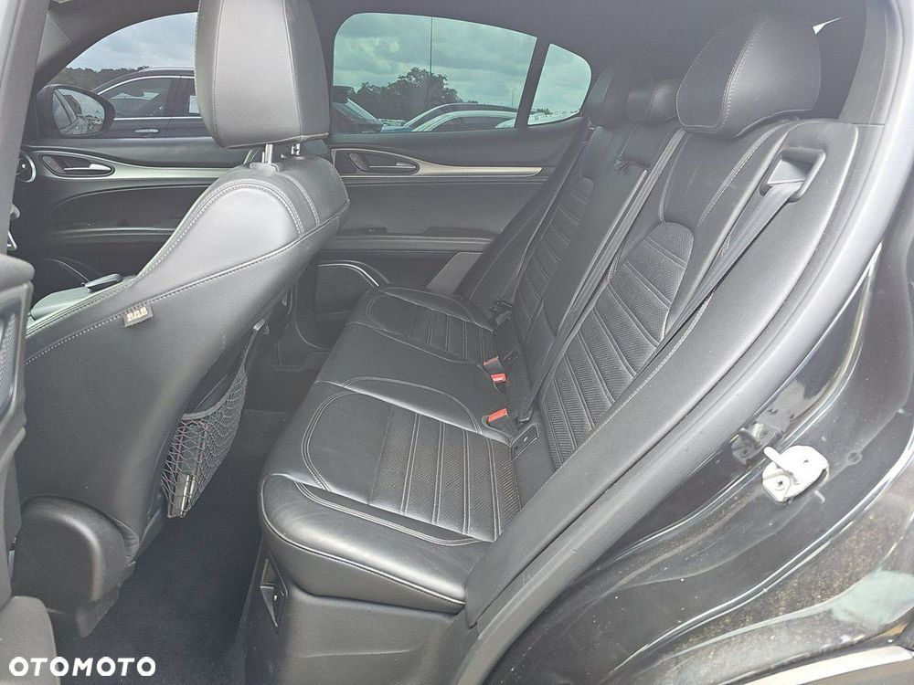 Alfa Romeo Stelvio 2.0 Turbo TI Q4 - 10