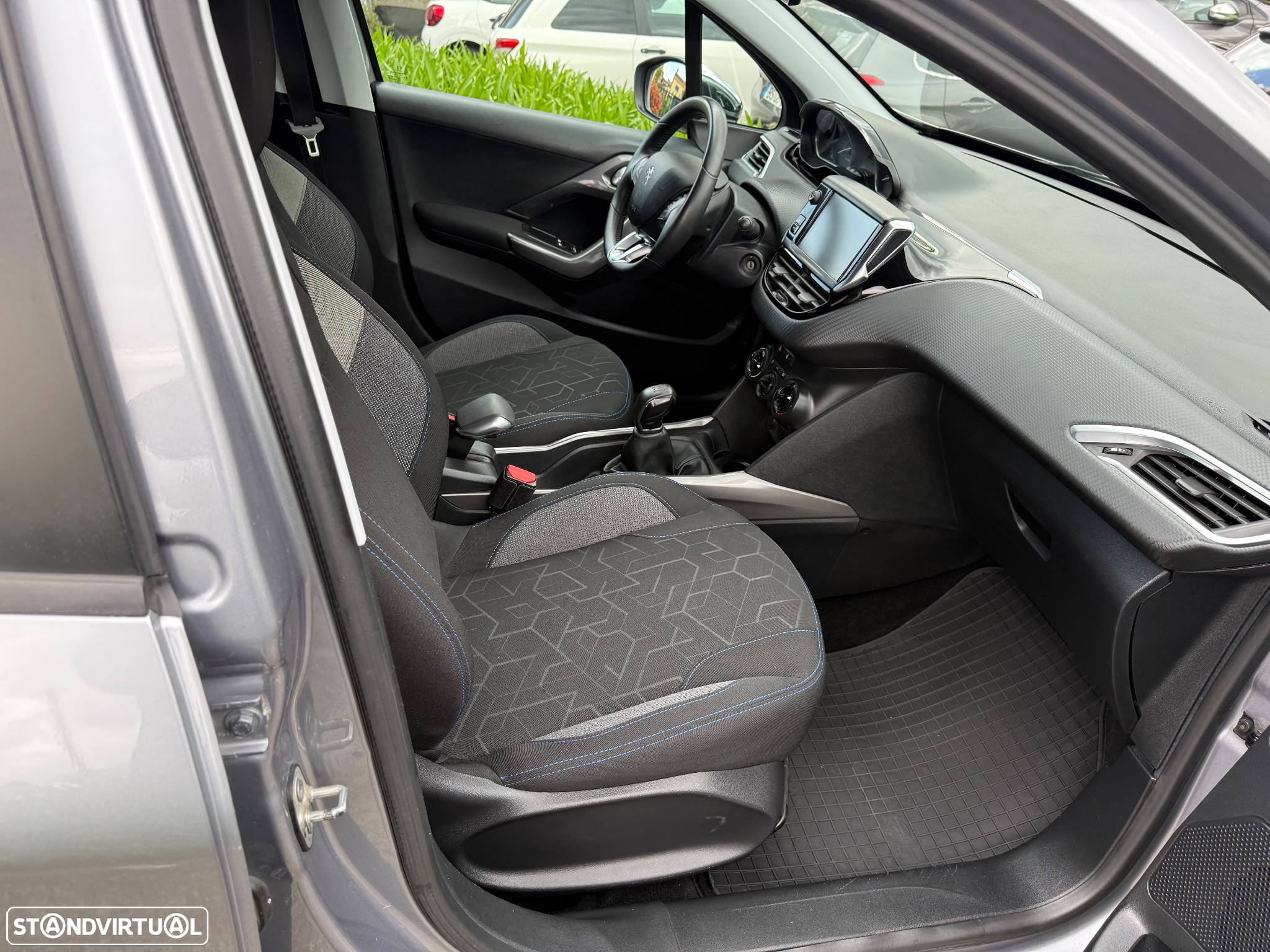 Peugeot 2008 1.2 PureTech Allure - 9