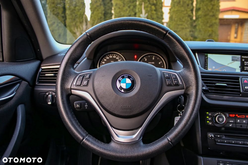 BMW X1 sDrive18d xLine - 33