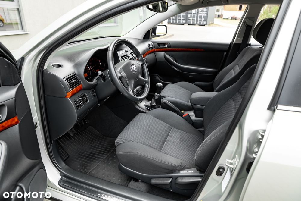 Toyota Avensis 1.8 VVT-i Executive - 16