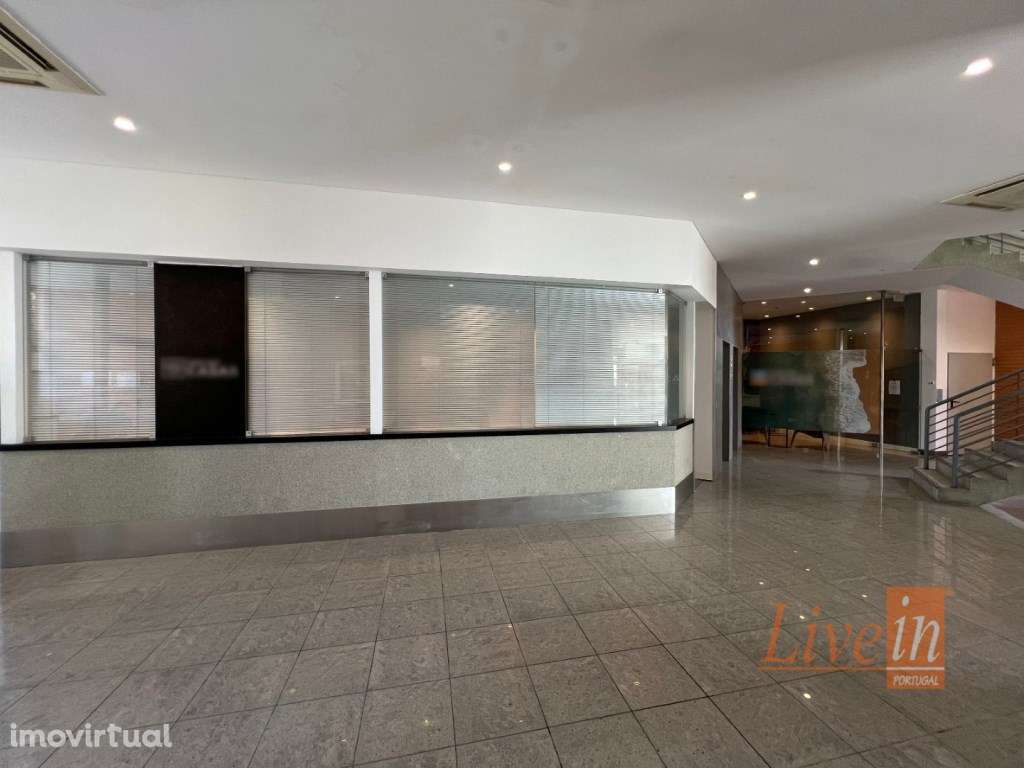 Lojas com arrecadação e parqueamentos na Ericeira - Grande imagem: 2/27