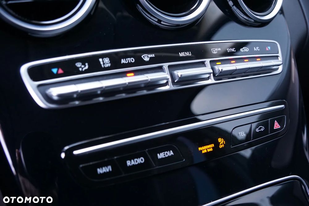 Mercedes-Benz Klasa C 200 d 9G-TRONIC - 24
