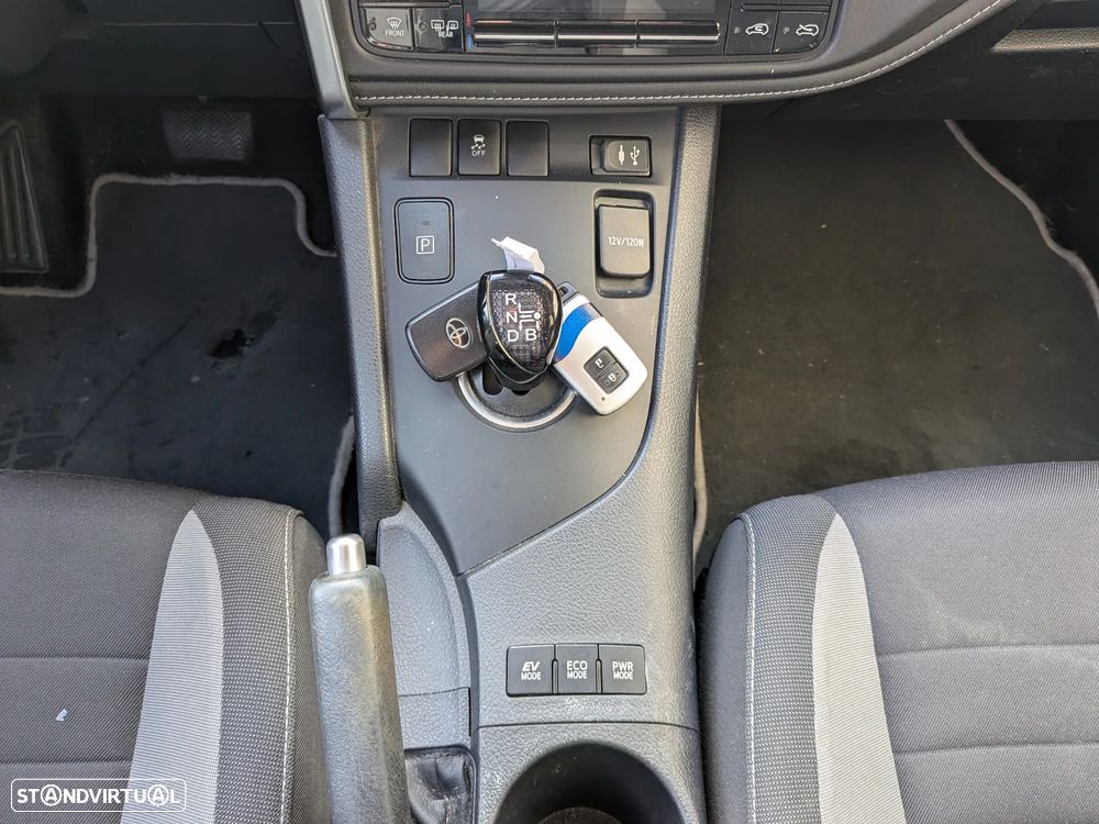 Toyota Auris Touring Sports 1.8 HSD Freestyle - 16