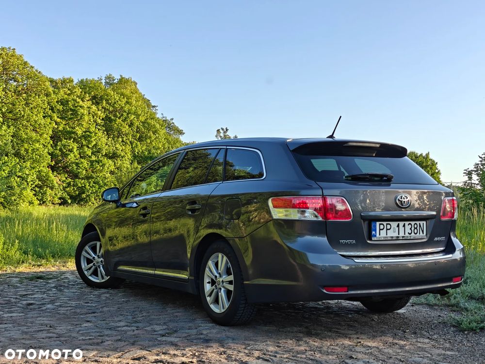 Toyota Avensis 2.0 D-4D Sol - 4