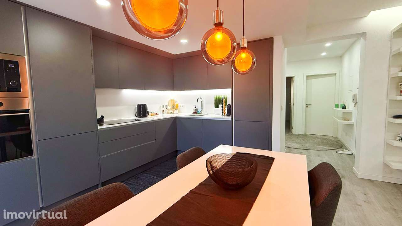 Apartamento T2 Totalmente Remodelado com Suite e Varanda - Grande imagem: 3/26